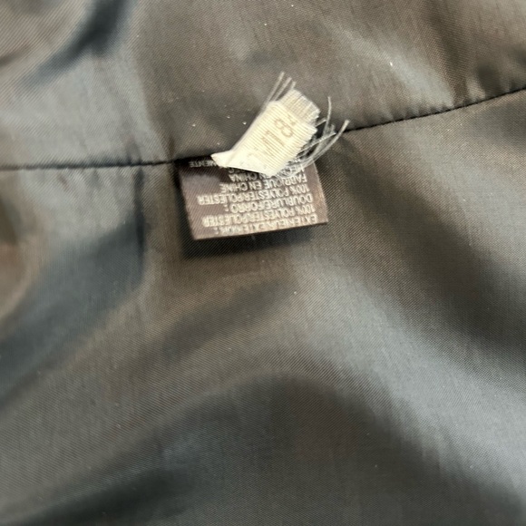 Tahari size 6 fitted blazer in great used condition classic one button sleek - Picture 9 of 12